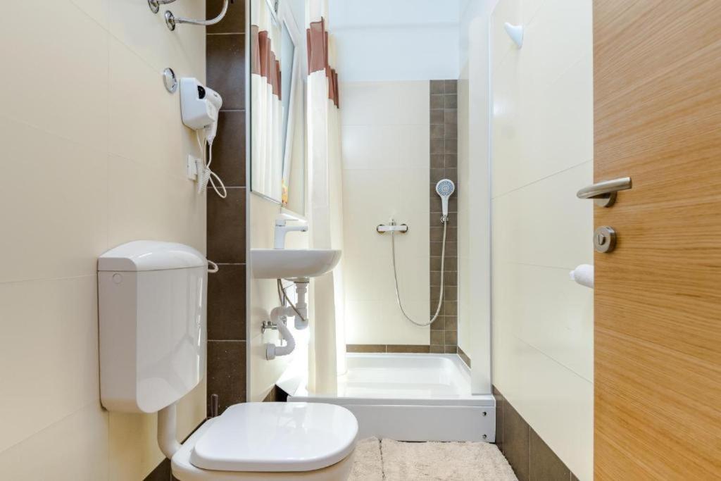 Apartments Yoe สปลิท ภายนอก รูปภาพ